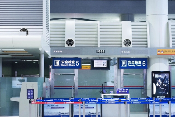 華北工(gong)控可(kě)提供機(jī)場(chang)安(an)檢(jian)驗(yàn)證閘機(jī)係(xi)統專(zhuan)用(yong)工(gong)業AI整機(jī)方(fang)案 華北工(gong)控可(kě)提供機(jī)場(chang)安(an)檢(jian)驗(yàn)證閘機(jī)係(xi)統專(zhuan)用(yong)工(gong)業AI整機(jī)方(fang)案